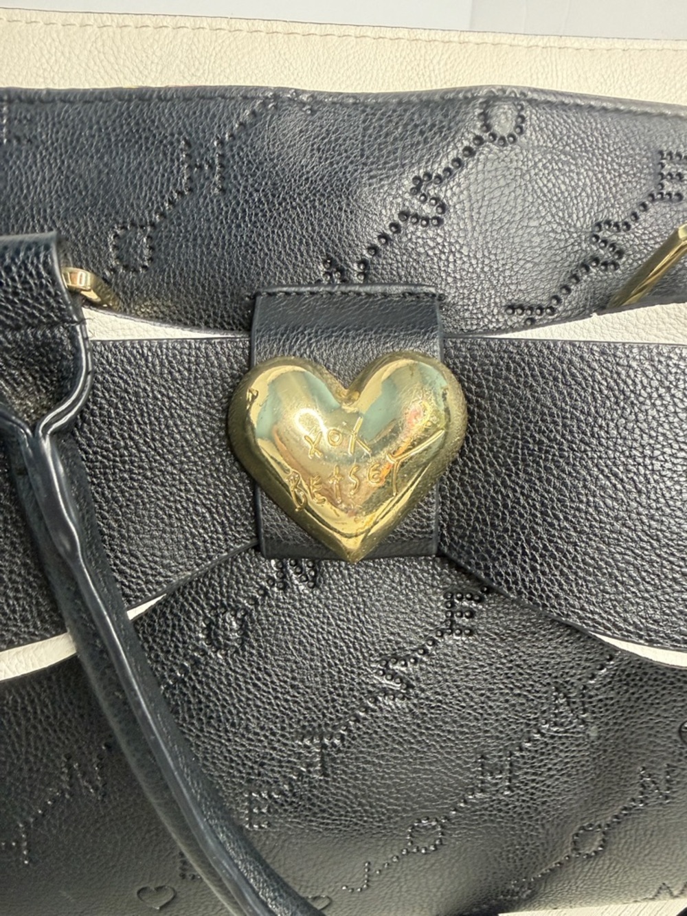 Betsey Johnson Black and white  Heart Bow Hand Bag/Purse Floral Lining - Hearts - Picture 6 of 12